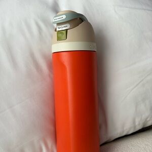 Owala 24 ozOrange Vacuum Insulated Bottle